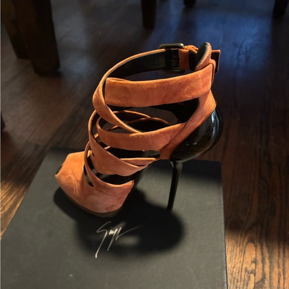 Shoes - Picture 6 of 8